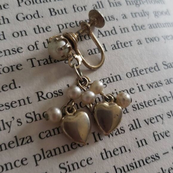 Vintage Golden Hearts and Pearls Earrings - Picture 3 of 4